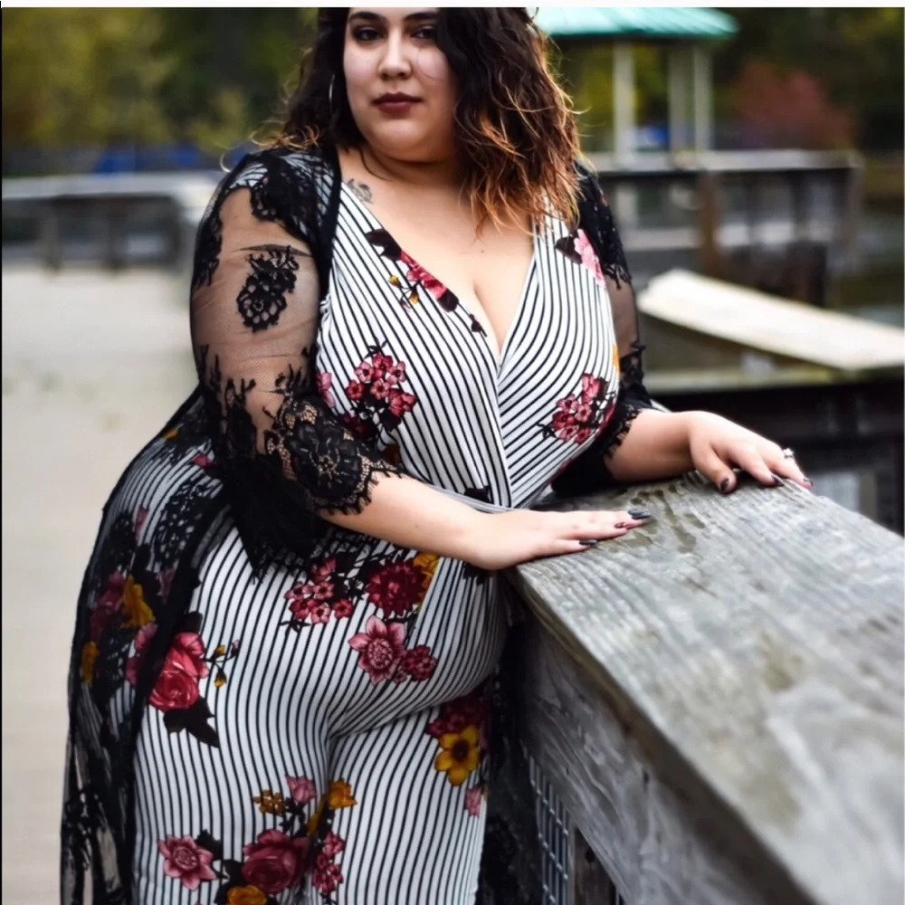 Boutique New Plus Size floral Romper - Picture 4 of 12